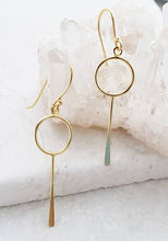 Load image into Gallery viewer, Gold Circle Paddle Earrings