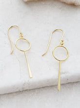 Load image into Gallery viewer, Gold Circle Paddle Earrings