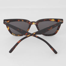 Load image into Gallery viewer, Simple Retro Square Sunglasses