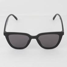 Load image into Gallery viewer, Simple Retro Square Sunglasses